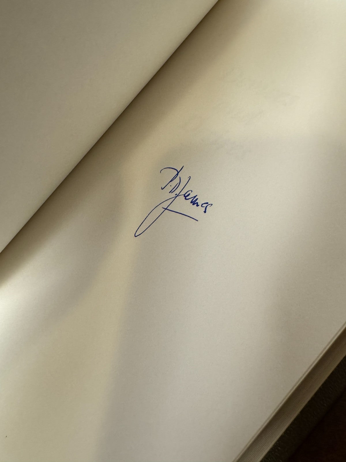 Devices and Desires signed P.D. James Franklin Library edition – photo 3