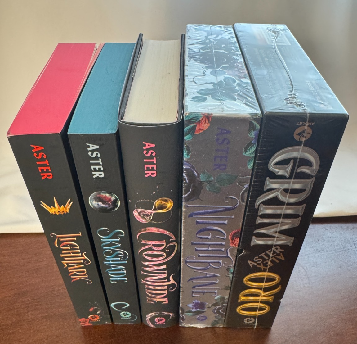 Lightlark collector's edition set by Alex Aster – photo 2