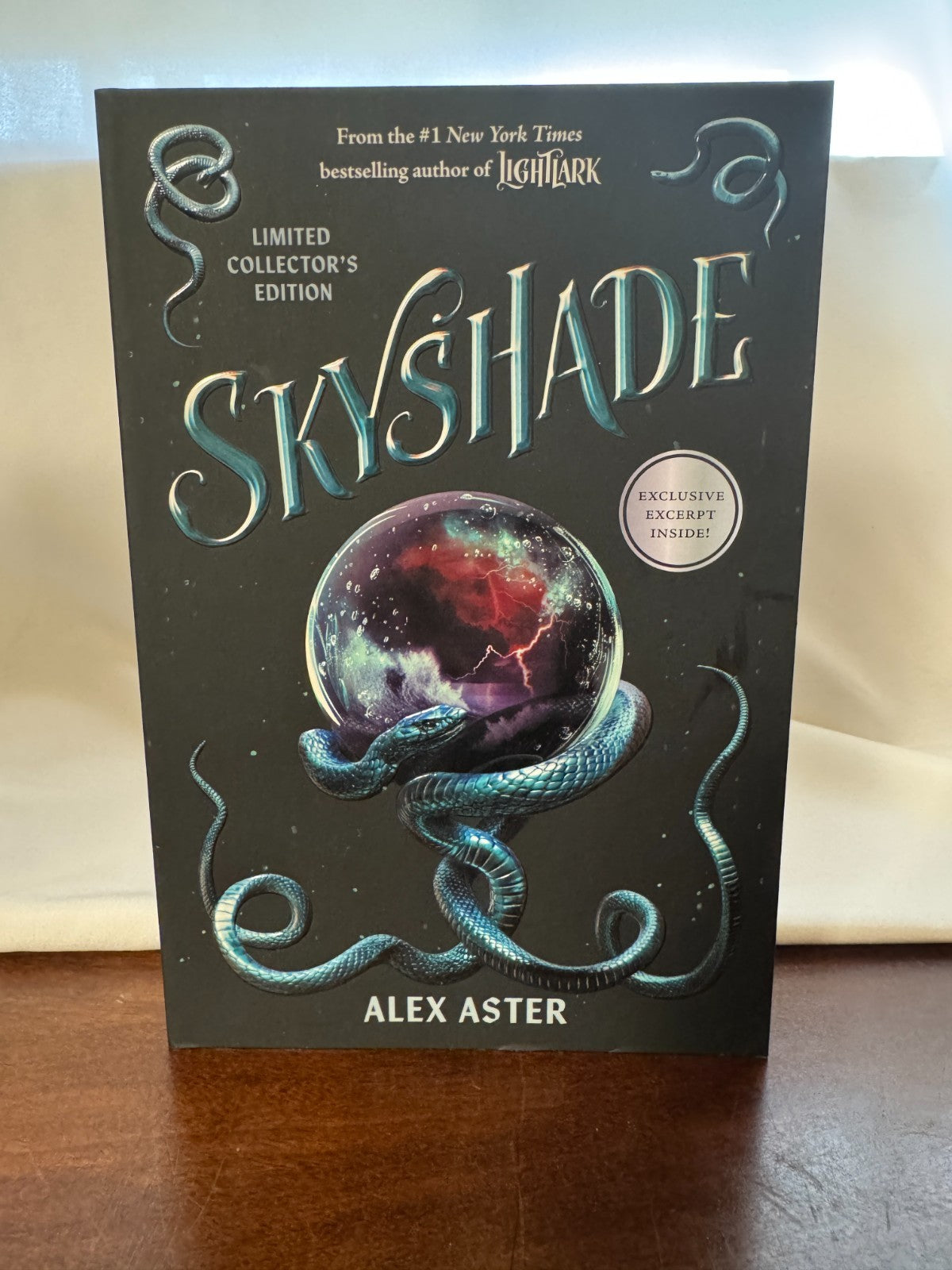 Lightlark collector's edition set by Alex Aster – photo 8