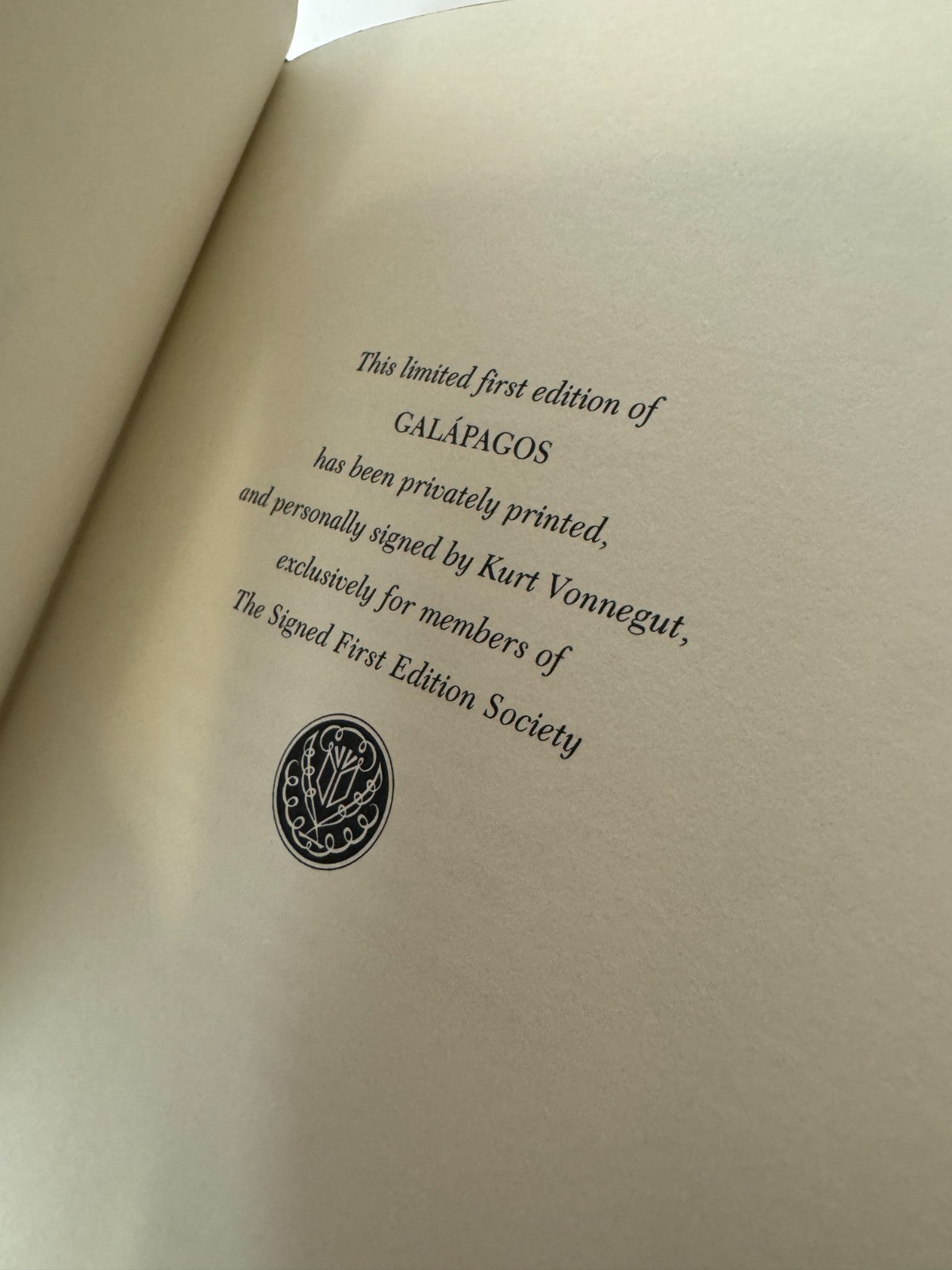Galapagos signed Kurt Vonnegut Franklin Library 1985 – photo 4