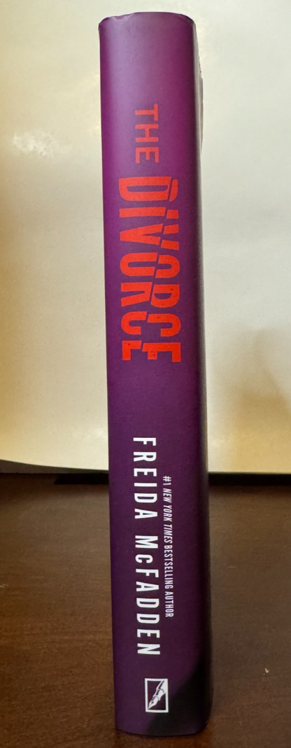 The Divorce by Freida McFadden hardcover – photo 4